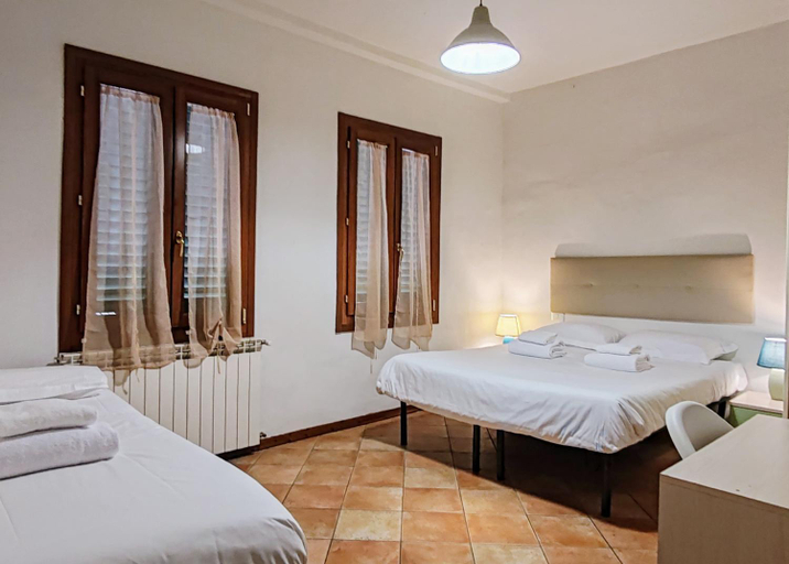 Bedroom 3, Zannoni apartments, Florence