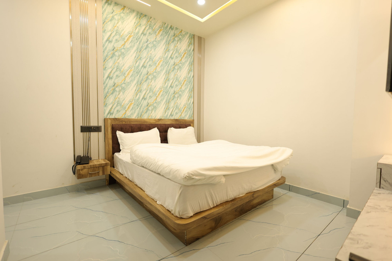 Room 5, Hotel Vinayak Vista, Sikar