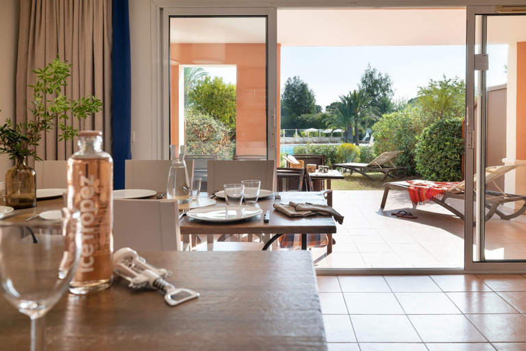 Dining 3, Aesthetic Coastal Family Escape, Var