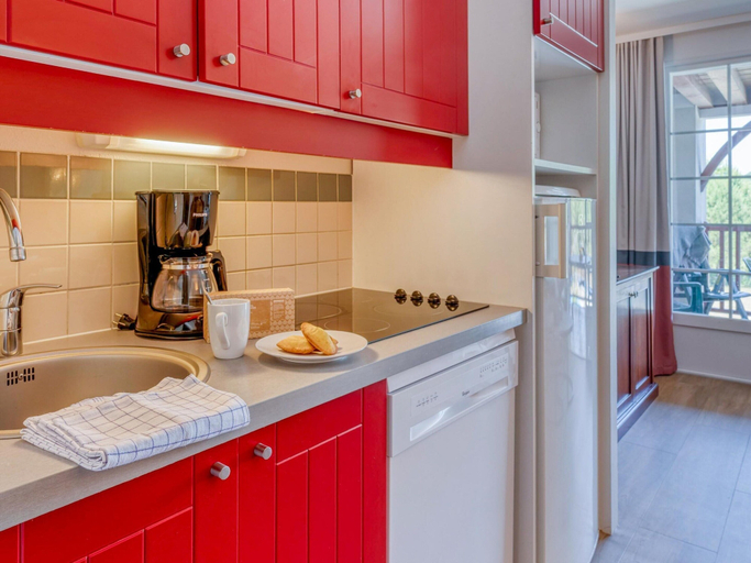 Private kitchen, Premium Apartment for 6 near Lake, Landes