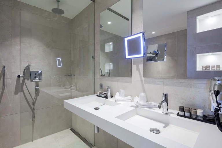 Bathroom 5, Van Der Valk Hotel Enschede, Enschede