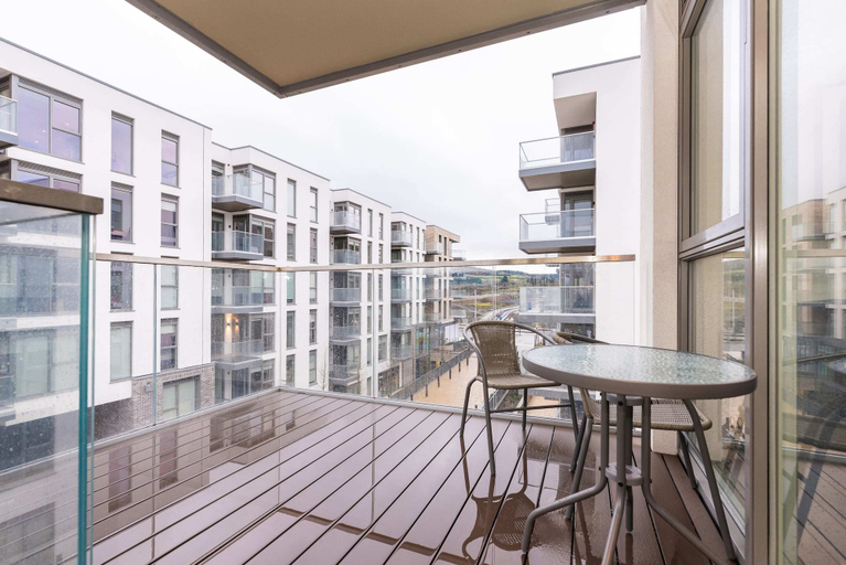 Outdoor dining 2, Apex Executive Apartments - The Hunt, Dublin