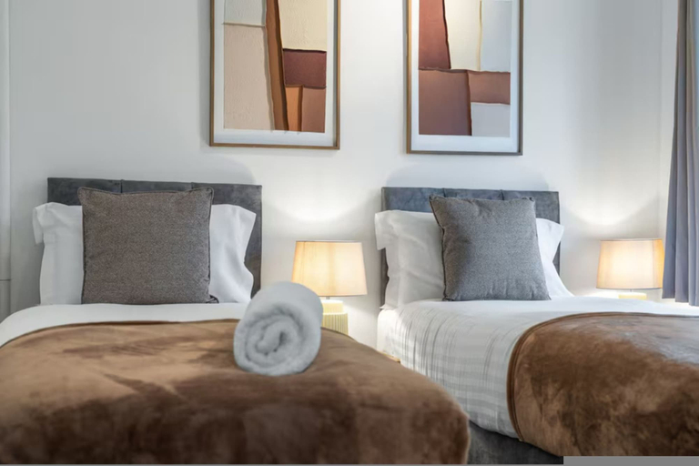 Room 3, Spacious 4BR High Wycombe Home Sleeps 8 Free Parking, Buckinghamshire