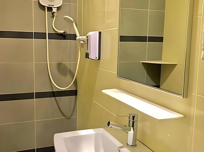 Bathroom 4, De Champs Hotel, Kuantan