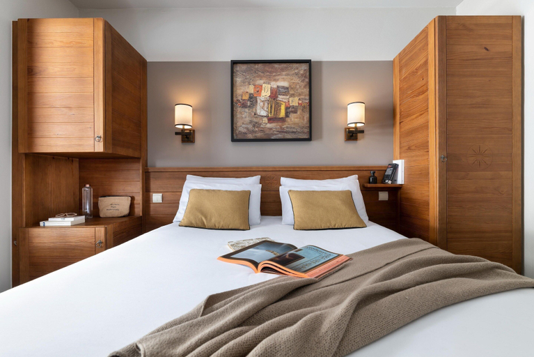 Room 2, Aesthetic 4-person Alpine Sanctuary, Haute-Savoie