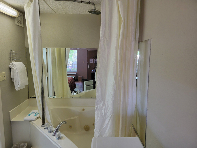 Bathroom 3, Studio 9 Inn & Suites, Morgan