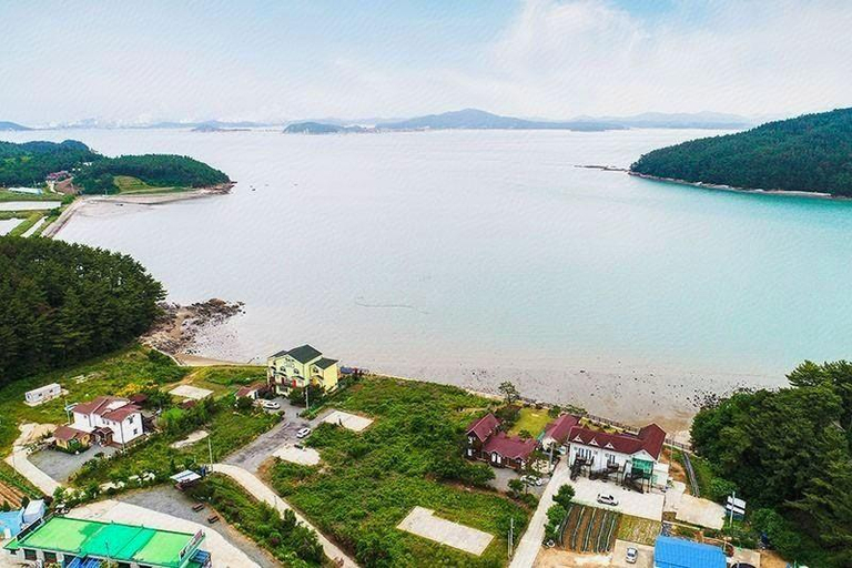Others 5, Taean Rainbow Pension, Taean