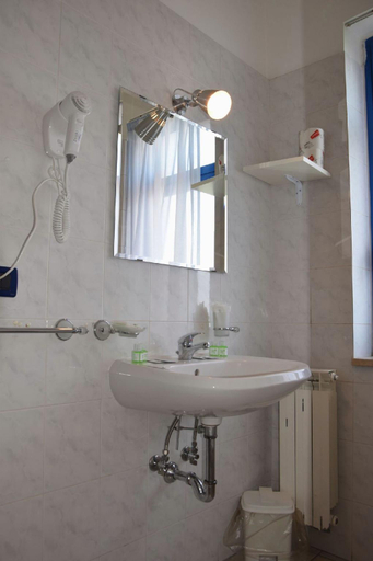 Bathroom 4, Miramare, Catania