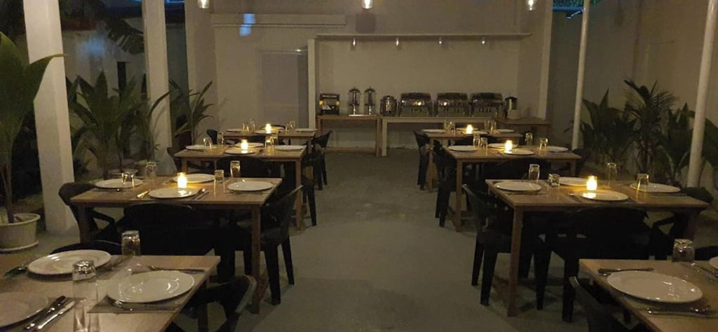 Dining, Paradise Palms