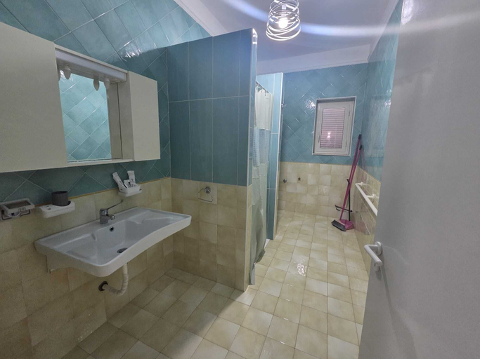 Bathroom 2, 40parallelo, Caserta