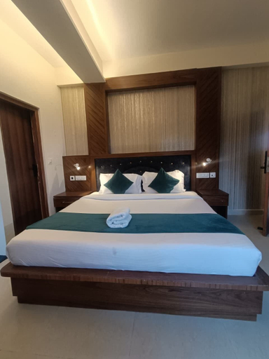 Room 2, Hotel Heaven & Hills Kasauli, Solan