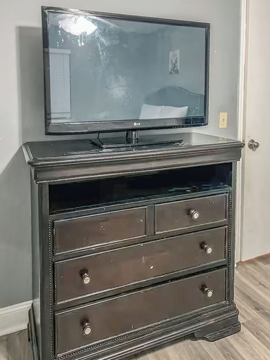 Interior 5, Sweet Spot - individual rooms, DeKalb