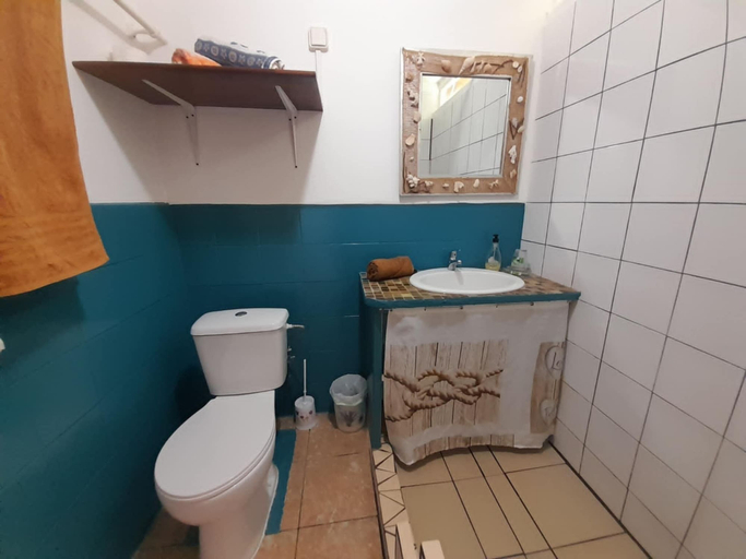 Bathroom 5, Fare Arana Moorea Guesthouse