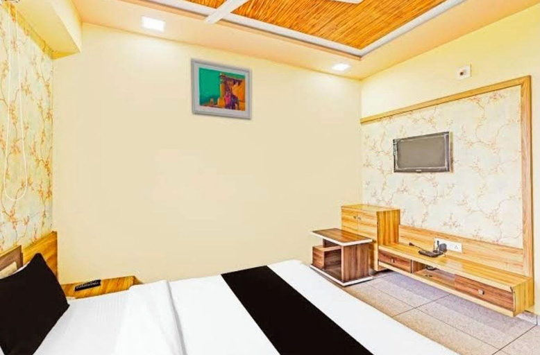 Room 5, Hotel Yuvraj, Gandhinagar
