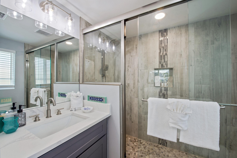 Bathroom 4, Palmview Paradise, Lee
