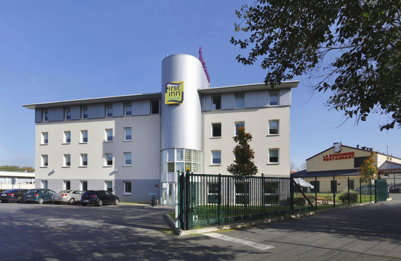 Exterior & Views 1, First Inn Hotel Paris Sud Les Ulis, Essonne