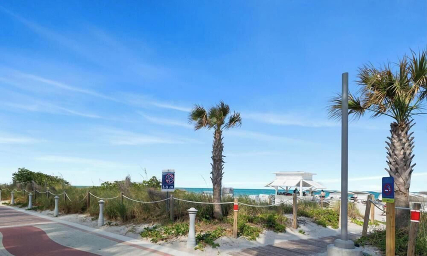 Property grounds 2, Tresor 2-1209, Miami-Dade