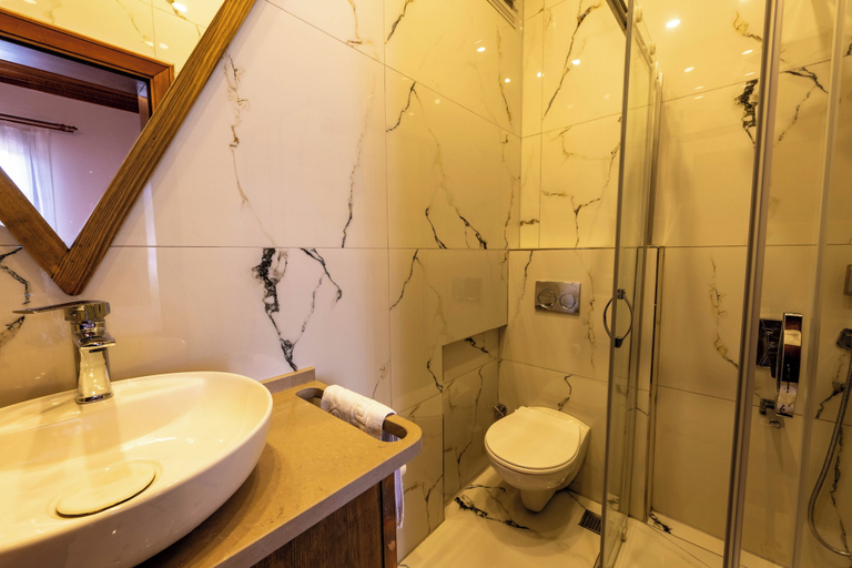 Bathroom 5, Armistis Hotel, Mudanya