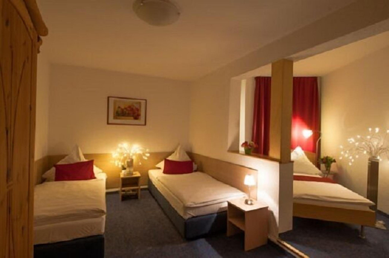Bedroom 2, Hotel Konig, Remscheid