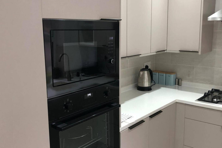 Private kitchen 2, 3 Bed House Sleeps 6 - Smart Tv - Free Parking, Sefton