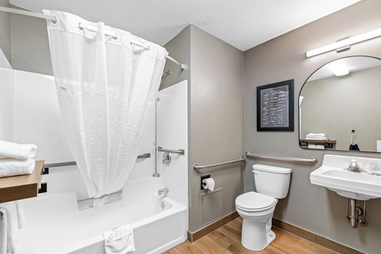 Bathroom 4, Super 8 by Wyndham Perham, Otter Tail