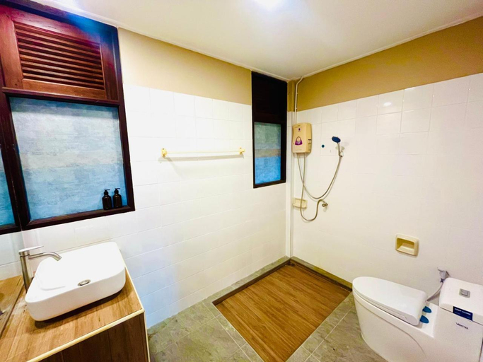 Bathroom 3, Koh Kood Club, K. Ko Kut