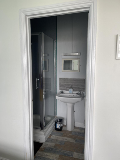 Bathroom 4, Henry's On The Prom, Norfolk