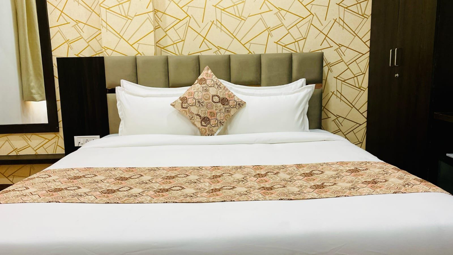 Room 2, Hotel Rove Inn, Indore
