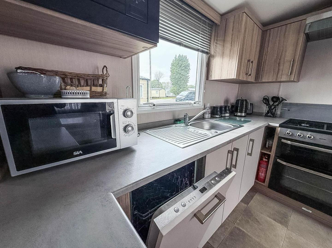 Others 5, Beautiful Caravan With Decking At Highfield Grange Ref 26740Wr, Essex