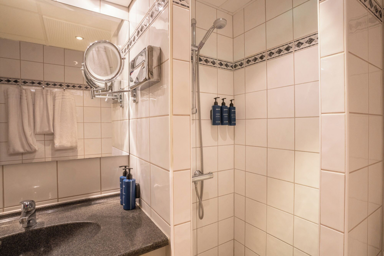 Bathroom 5, Radisson Blu Limfjord Hotel Aalborg, Aalborg