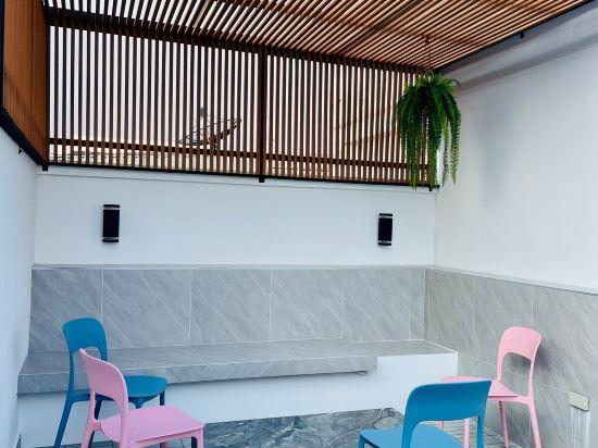 5, Stylish Modern Home 4Bedroom 7Bed 200m BTS PhraKhanong, 10min ThongLo, Wattana