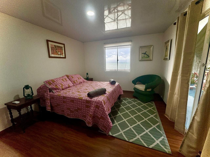 Room 3, Bay Houses Group, Providencia