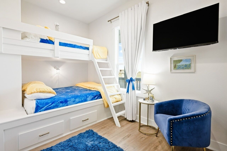 Room 3, Wave On Wave 4 Bedroom Home, Galveston
