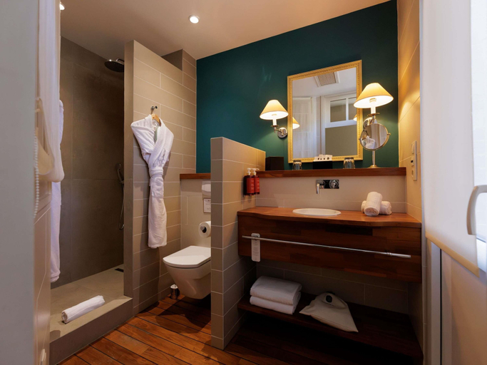Bathroom 5, Royal Emeraude Hotel Dinard - MGallery Collection, Ille-et-Vilaine