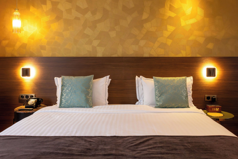 Room 3, Hotel Parc Eiffel, Paris