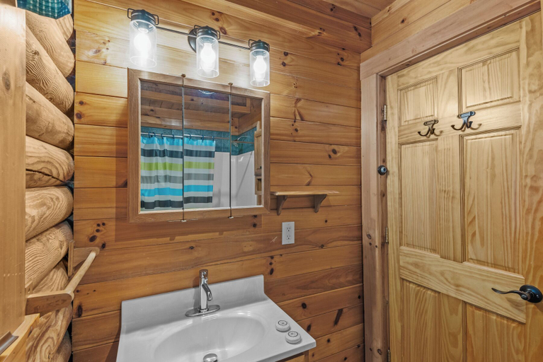 Interior 3, The Great Bear Lodge, Watauga