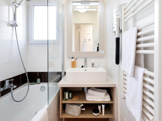 Bathroom, Stunning 4-person Sea View Haven, Var