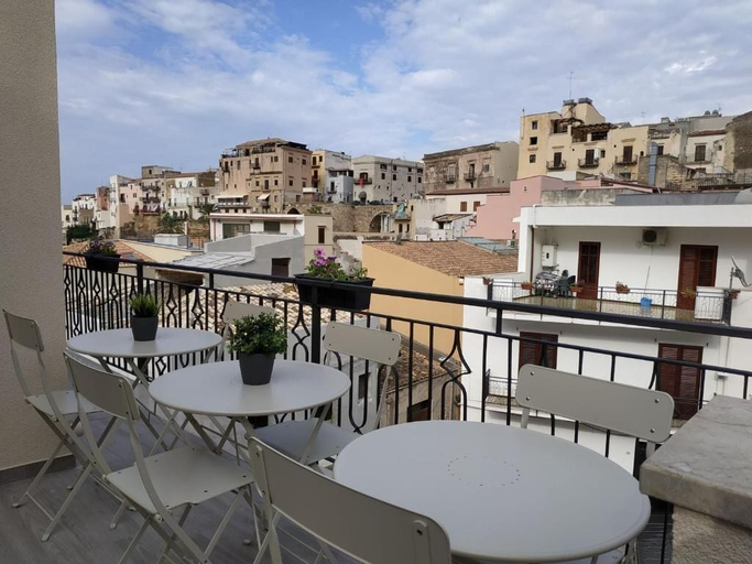 Outdoor dining 2, MARINA BLU ROOMS, Trapani