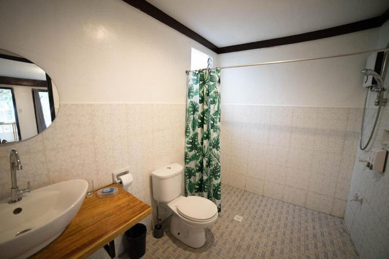 Bathroom 3, La Sirenita Dive Resort, Panglao