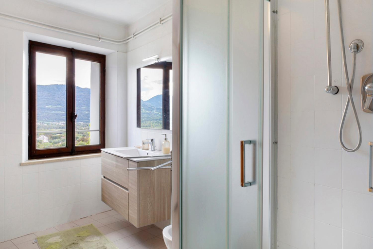 Bathroom 4, Villa Bivai, Belluno