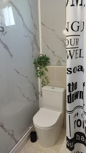 Bathroom 2, ViiLa s'un sfert, Costinesti