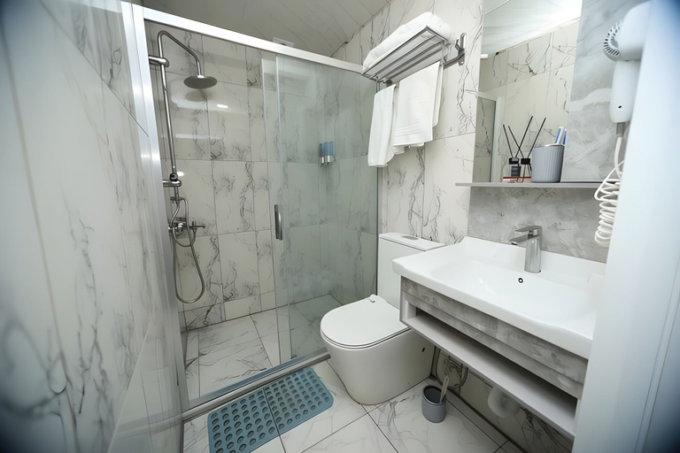 Bathroom 3, Moonlight Boutique Hotel, Baku