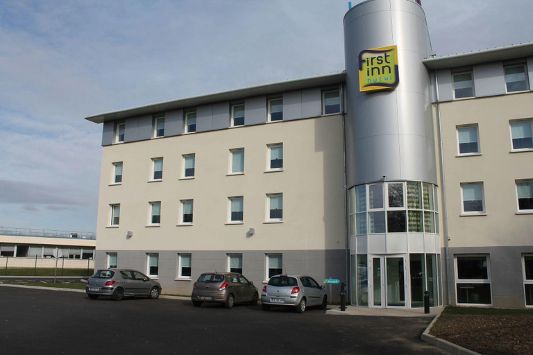 Exterior & Views 1, First Inn Hotel Paris Sud Les Ulis, Essonne