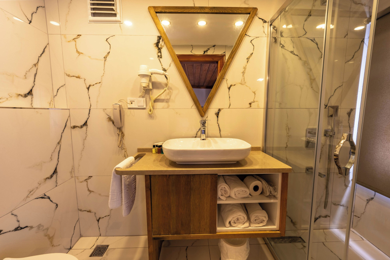 Bathroom 5, Armistis Hotel, Mudanya