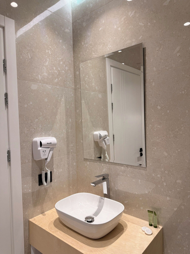 Bathroom 3, Marisol Hotel, Sarandës