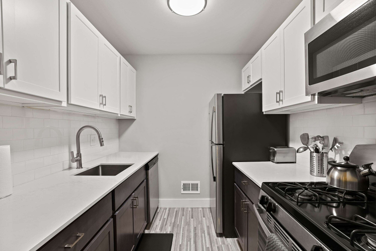 Room 4, 2BR 1BA Apartment With Great Amenities
