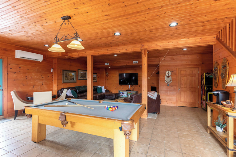 Interior 5, Rosey Outlook Hot Tub, Great Views, Pool Table, Between Boone & Blowing Rock, Watauga