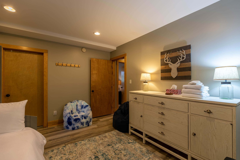 Interior 3, Horse Valley Lodge, Watauga