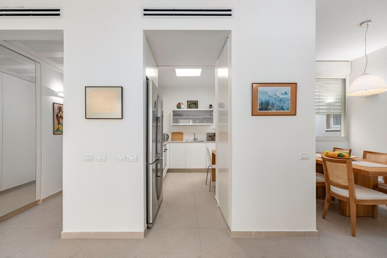 Others 5, Chic Bright Urban Escape by Sea N' Rent