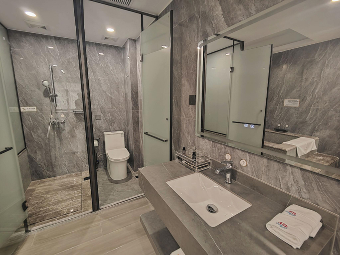 Bathroom 3, Qianjiang Hot Spring Hotel, Meizhou